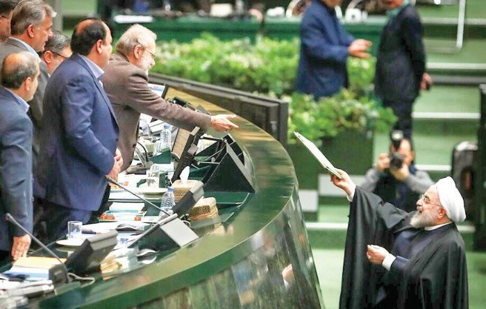 کرونا کسری بودجه ایران را افزایش می‌دهد